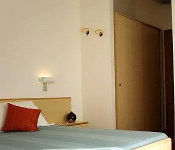 Hotel Peler 2*